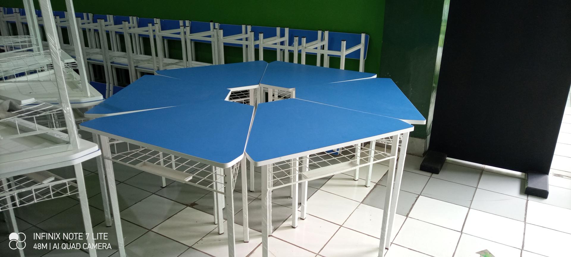 Meja Hexagonal